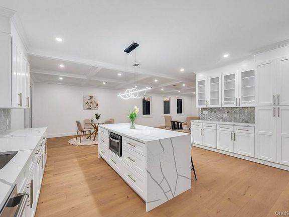 4th image of 472 Farmranch Road E