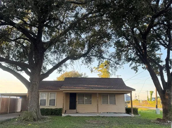 600 Hackberry St, Louise, TX 77455