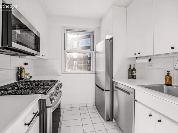 211 East 53rd Street image 6 of 11