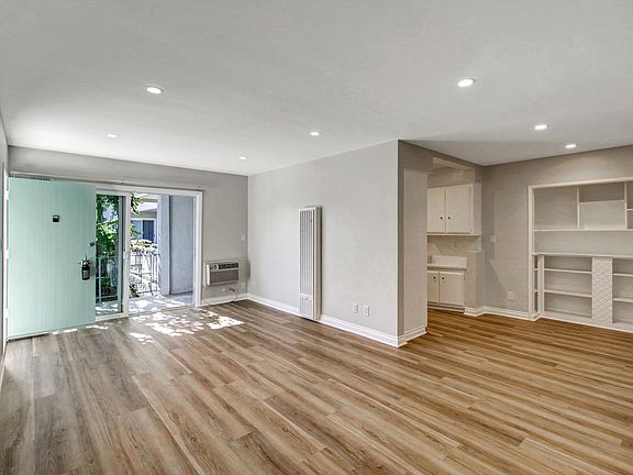 3rd image of 488 E Washington Blvd APT 102