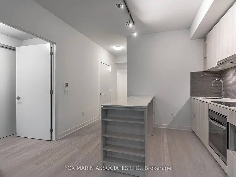 11 Yorkville Ave #802 — Photo 9