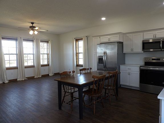 3rd image of 413 Louisiana Rd