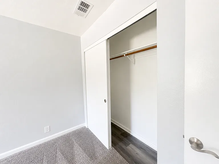 Creekside Apartments — Photo 10
