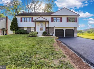 156 Hartline Dr, Reading, PA 19606