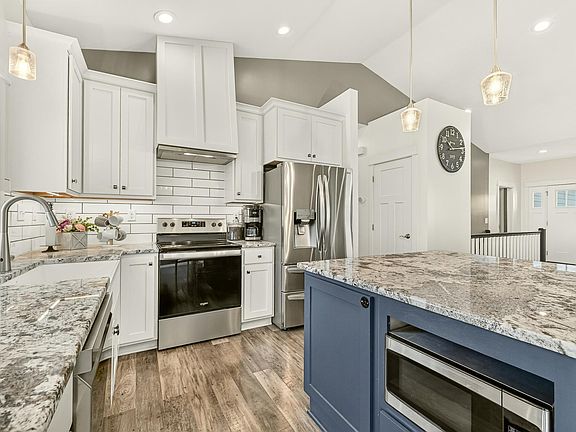 5th image of 695 Marcus Pl NE