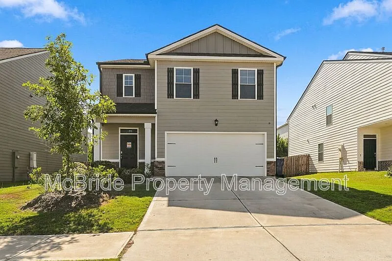 5 bed, 3.0 bath, 2361 sqft, $2,800 — Photo 1