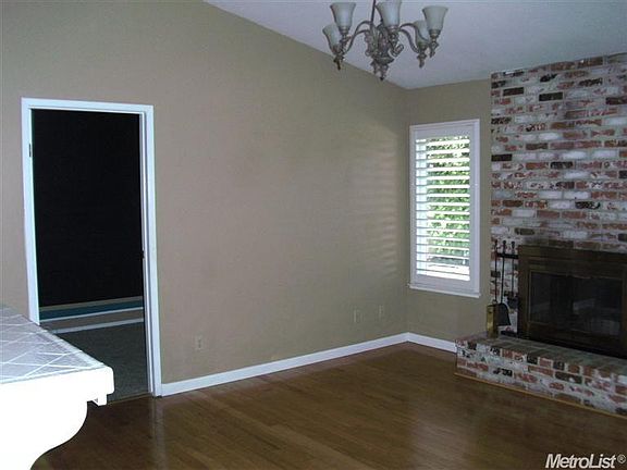 3rd image of 1708 Scarborough Dr