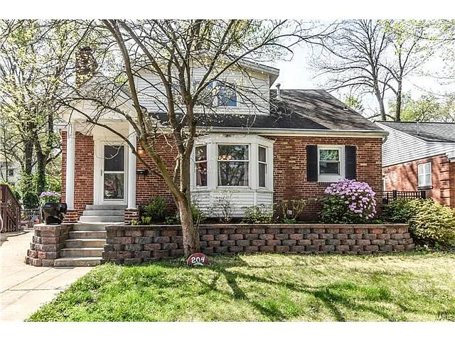 204 Newport Ave photo 1