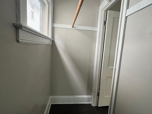5th image of 2098 Clarence Ave