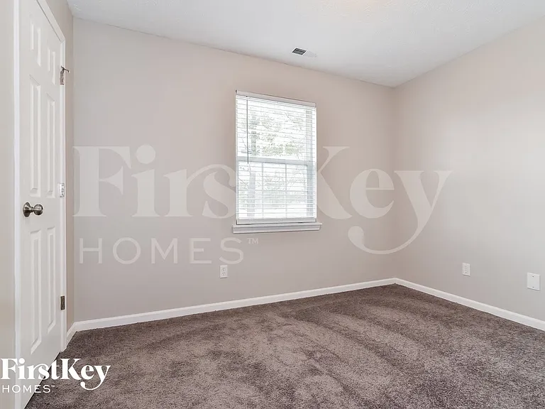 11704 Grenadier Ln — Photo 11