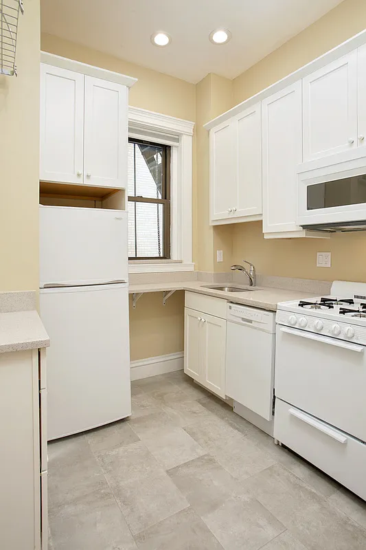 2 bed, 999 sqft, $3,900 — Photo 2