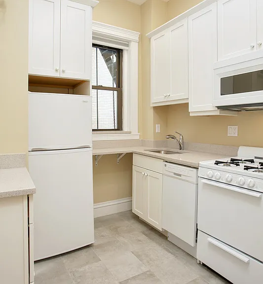 60 Charlesgate E #102 — Photo 2