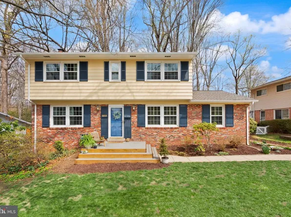 3213 Fair Woods Pkwy, Fairfax, VA 22030