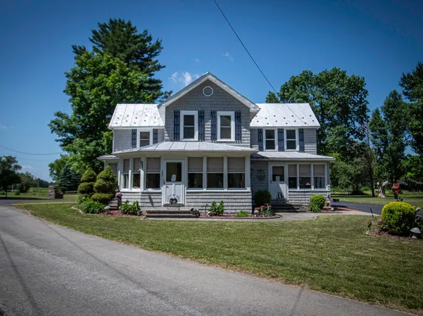 22 Mill St, Mooers, NY 12958