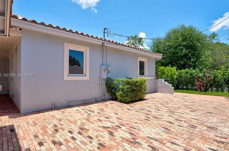 500 SW 51st Ct #1 — Photo 11