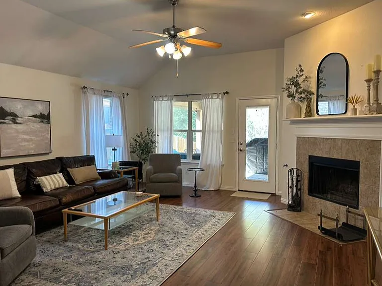 4223 Fall Creek Dr — Photo 8