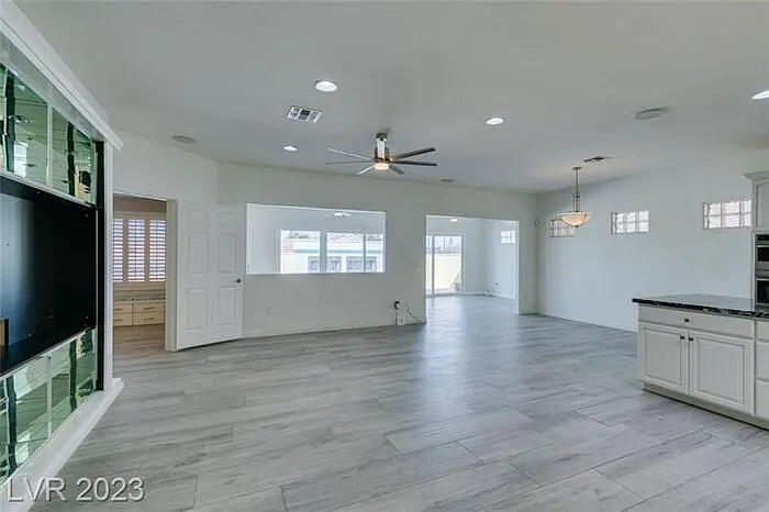 2 bed, 2.5 bath, 2458 sqft, $3,095 — Photo 4
