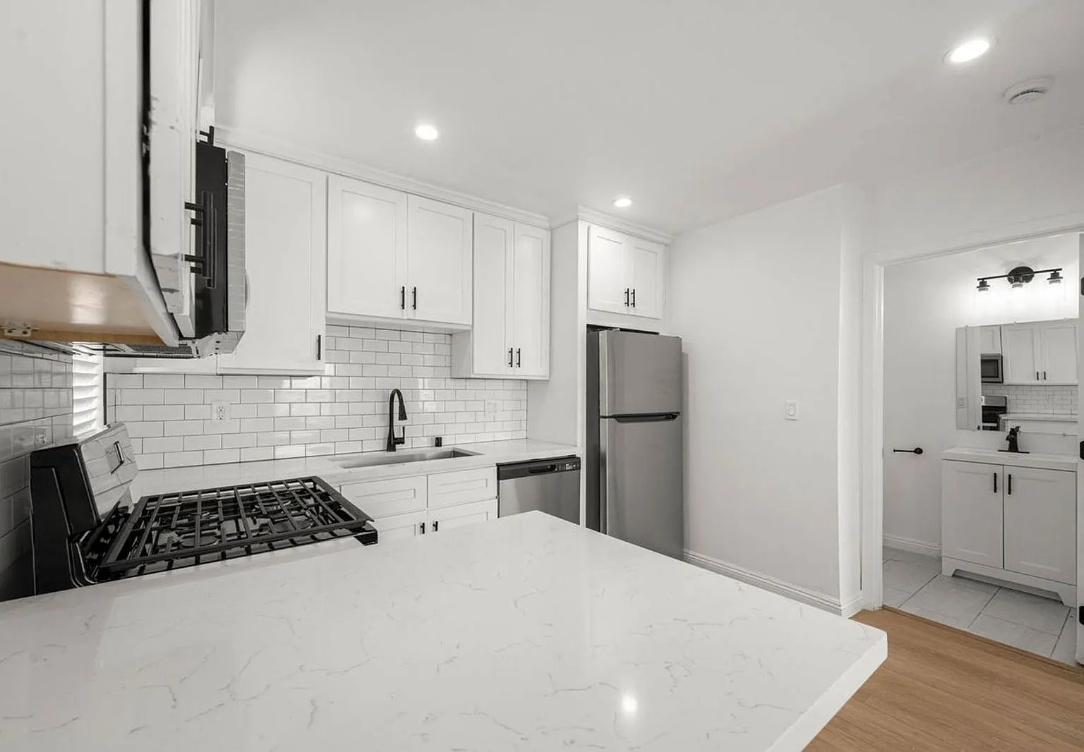 1 bed, 1.0 bath, $1,380 — Photo 4