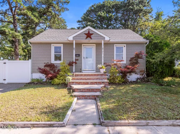 309 Manapaqua Avenue, Lakehurst, NJ 08733