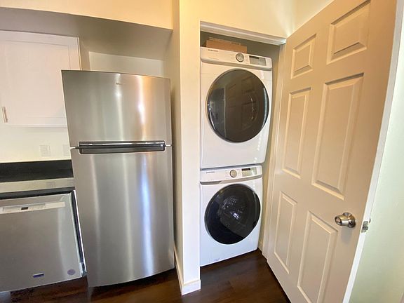 Laundry in unit (washer and dryer)