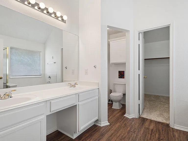 Upstairs Main Bathrom