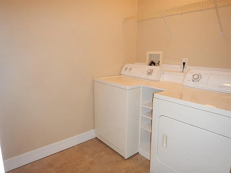 453 W Desoto St — Photo 8