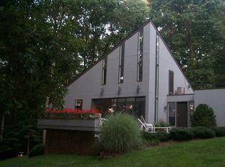 10814 Fawn Dr, Great Falls, VA 22066