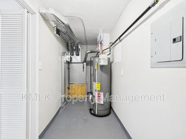 9042 Maple Grove Rd — Photo 7