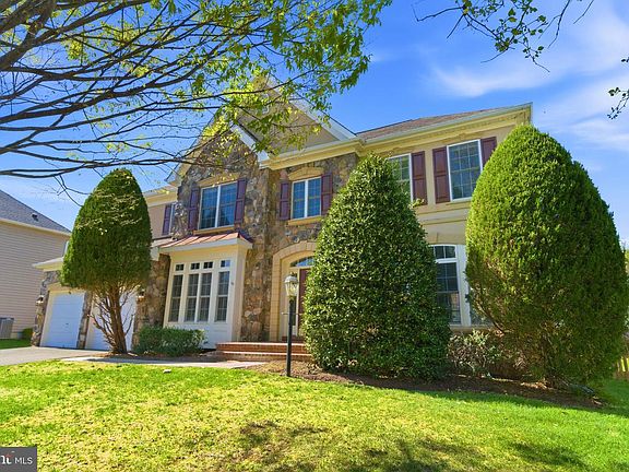 3rd image of 903 Tinsman Dr NE