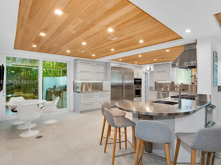 2475 S Bayshore Dr — Photo 8