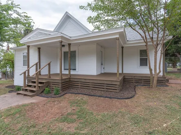 1027 W Idaho Ave, Chickasha, OK 73018