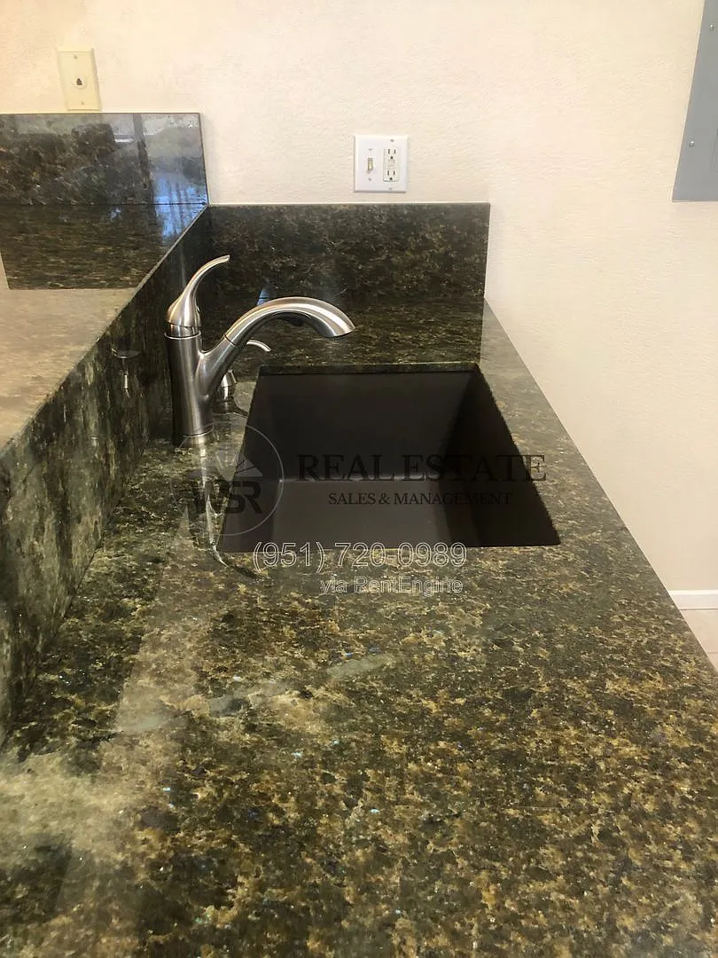 2 bed, 1.0 bath, 810 sqft, $2,000 — Photo 3