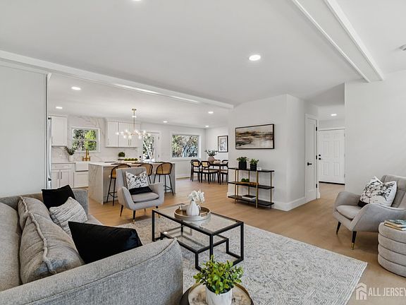 3rd image of 662 Summit Rd