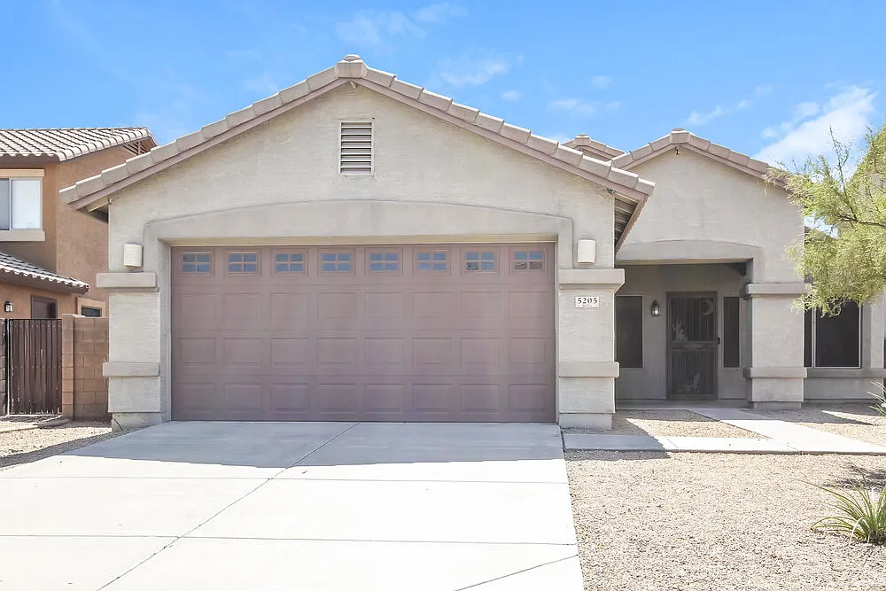 3 bed, 2.0 bath, 1864 sqft, $2,350 — Photo 1