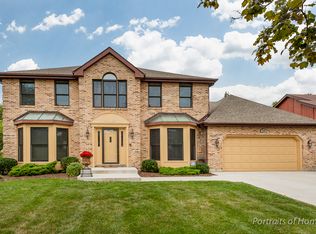 220 Independence Ln, Bloomingdale, IL 60108