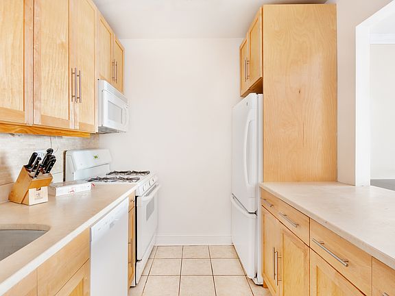 3rd image of 150 E 85th St APT 9G