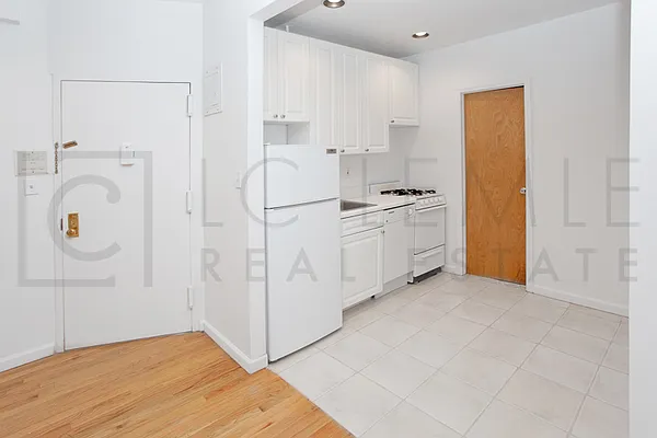 Rented by LC Lemle Real Estate Group | media 21