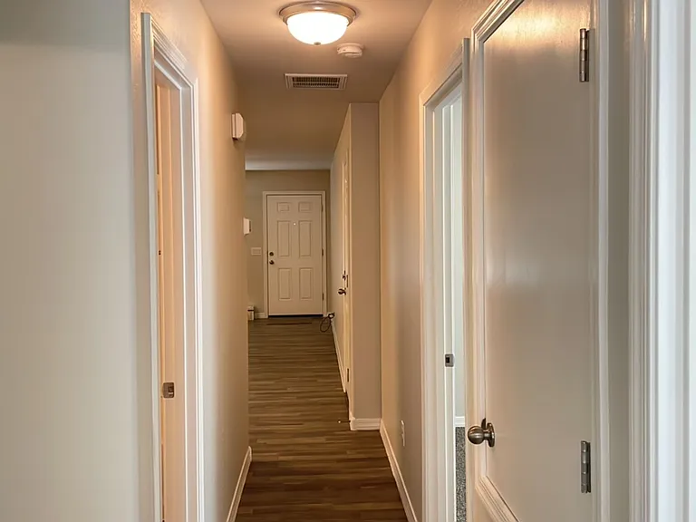 194 E Watson Pl — Photo 7