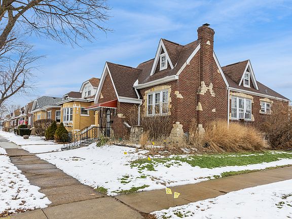 4th image of 1647 Clinton Ave