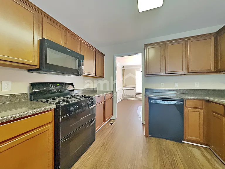 3201 Gaslight Ln — Photo 3