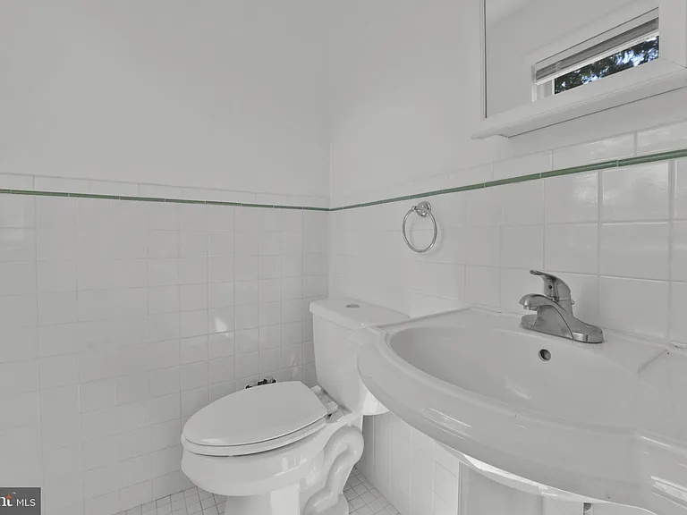 810 Wisteria Dr — Photo 13