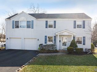 320 Ivy Pl, Paramus, NJ 07652