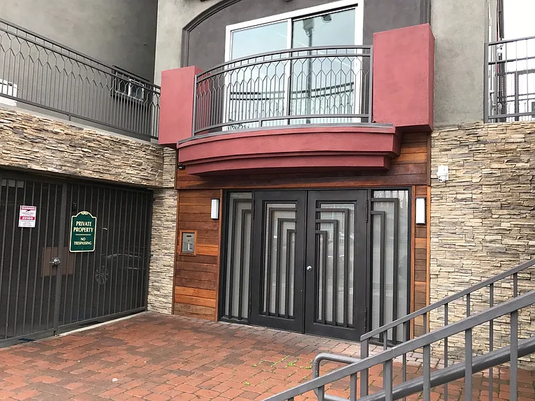 11124 Burbank Blvd #201 — Photo 1