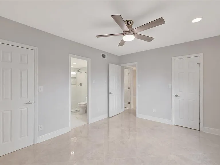 2400 NE 33rd Ave #212 — Photo 11