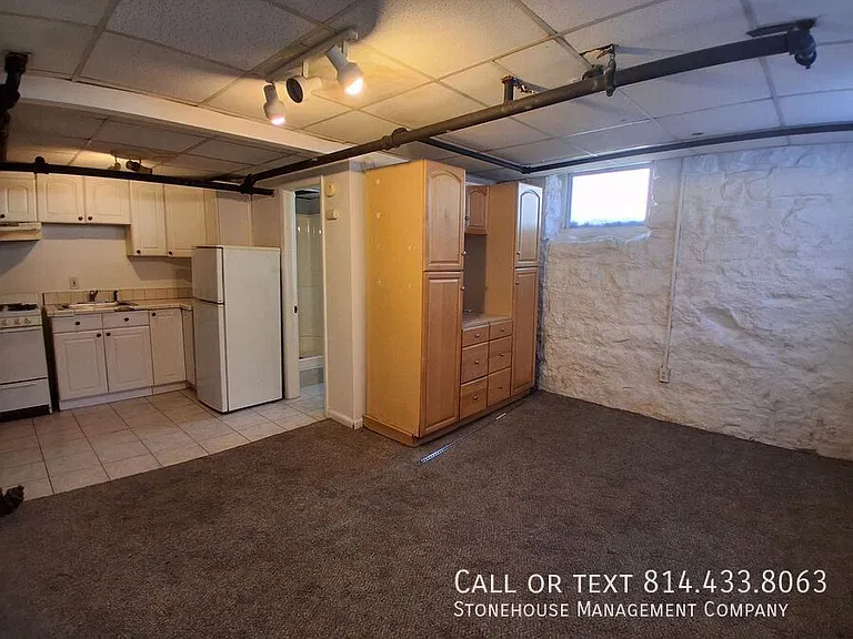 422 W 10th St #8 — Photo 7
