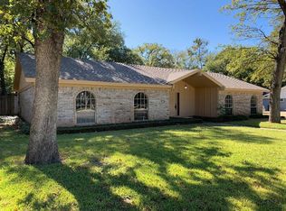 109 W Ash Ln, Euless, TX 76039