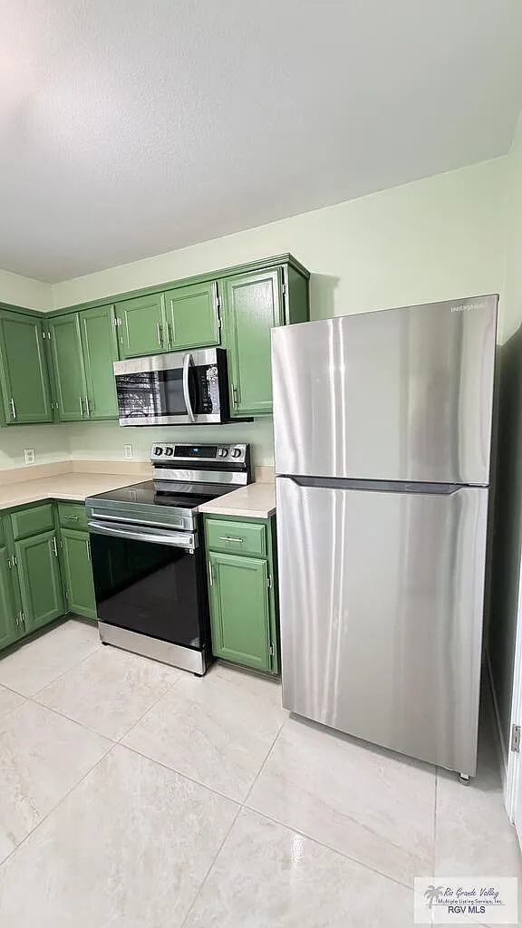 3 bed, 2.0 bath, 1242 sqft, $1,700 — Photo 3