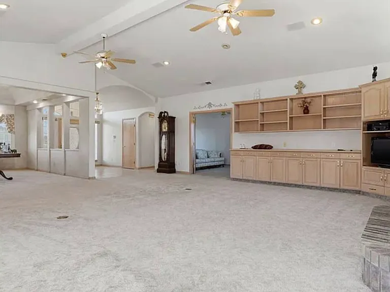 2702 E Goshen Ave — Photo 18
