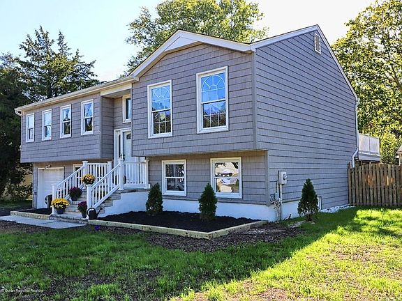 3rd image of 7 Bayberry Dr