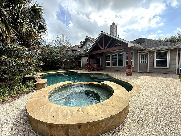 1927 Enchanted Park Dr — Photo 2